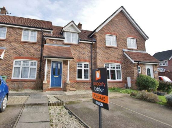 2 Bedroom End of Ter...